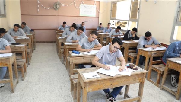 طلاب الدبلومات الفنية